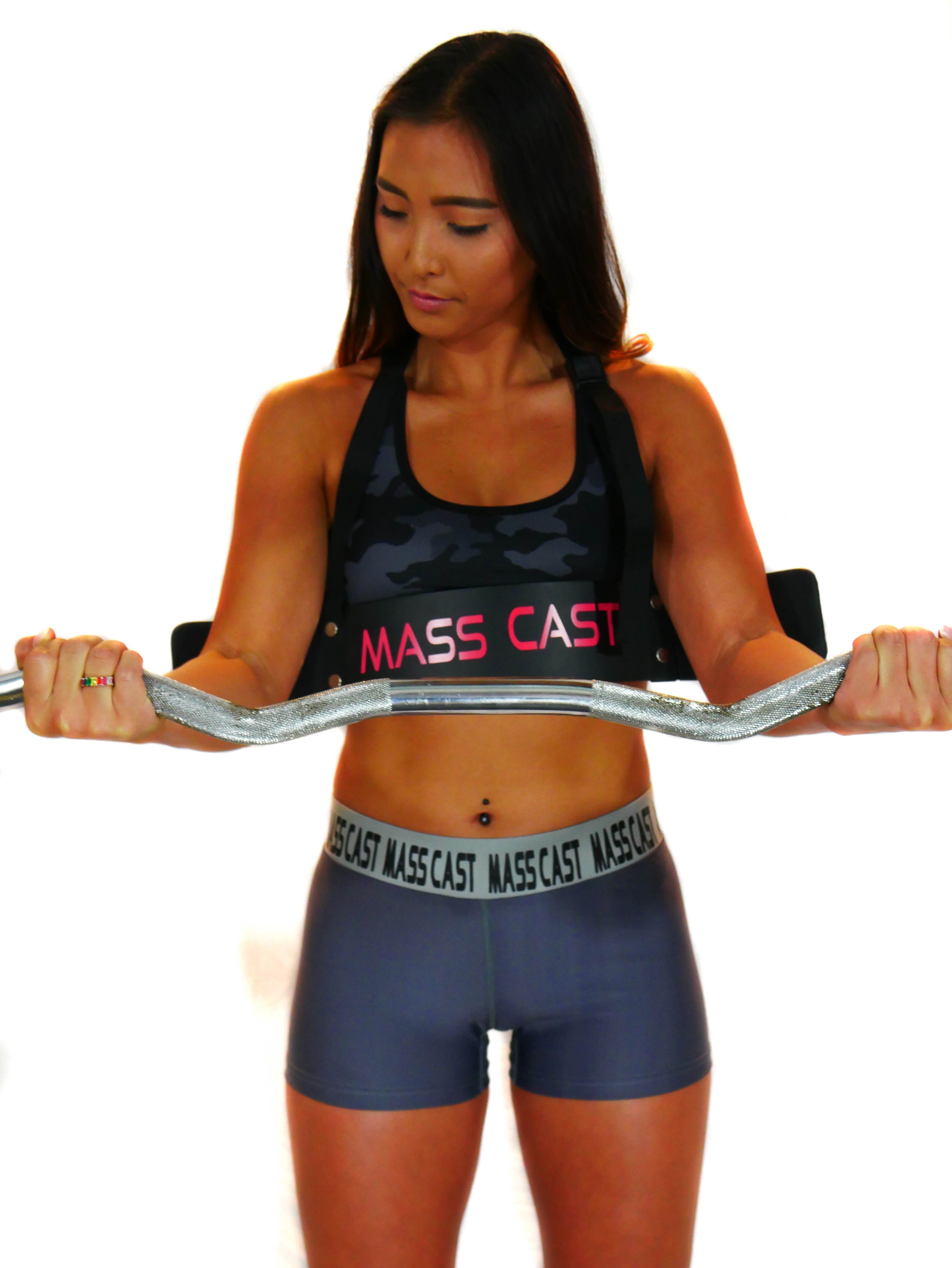 Arm Blaster for Enhanced Muscle Control and Posture Support by Mass Cast used during bicep curls. Offers secure fit for focused arm workouts.